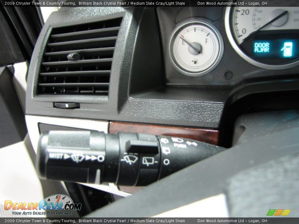 Controls of 2009 Chrysler Town & Country Touring Photo #18