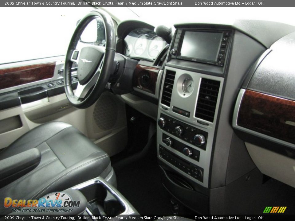 2009 Chrysler Town & Country Touring Brilliant Black Crystal Pearl / Medium Slate Gray/Light Shale Photo #21