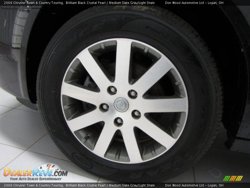 2009 Chrysler Town & Country Touring Wheel Photo #26
