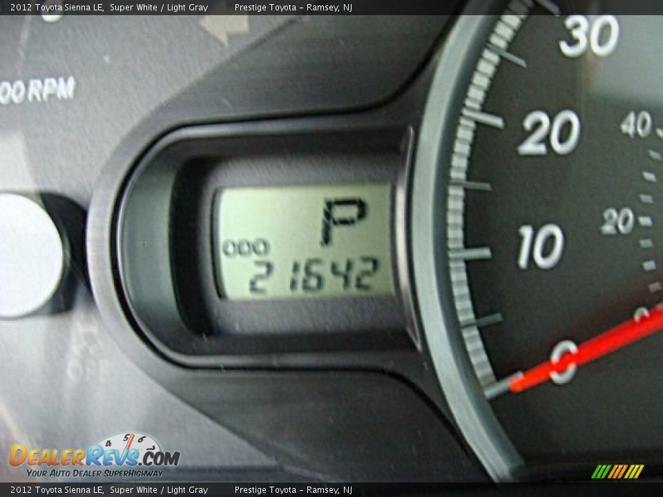 2012 Toyota Sienna LE Super White / Light Gray Photo #10
