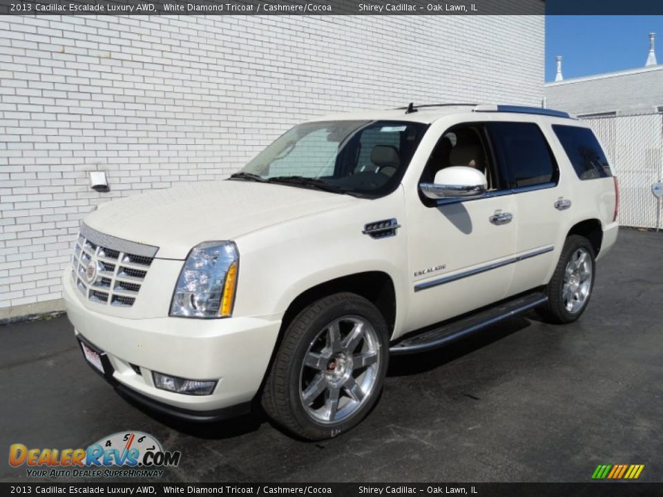 Front 3/4 View of 2013 Cadillac Escalade Luxury AWD Photo #1