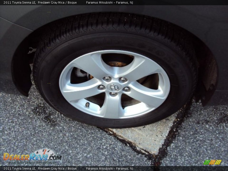 2011 Toyota Sienna LE Predawn Gray Mica / Bisque Photo #26