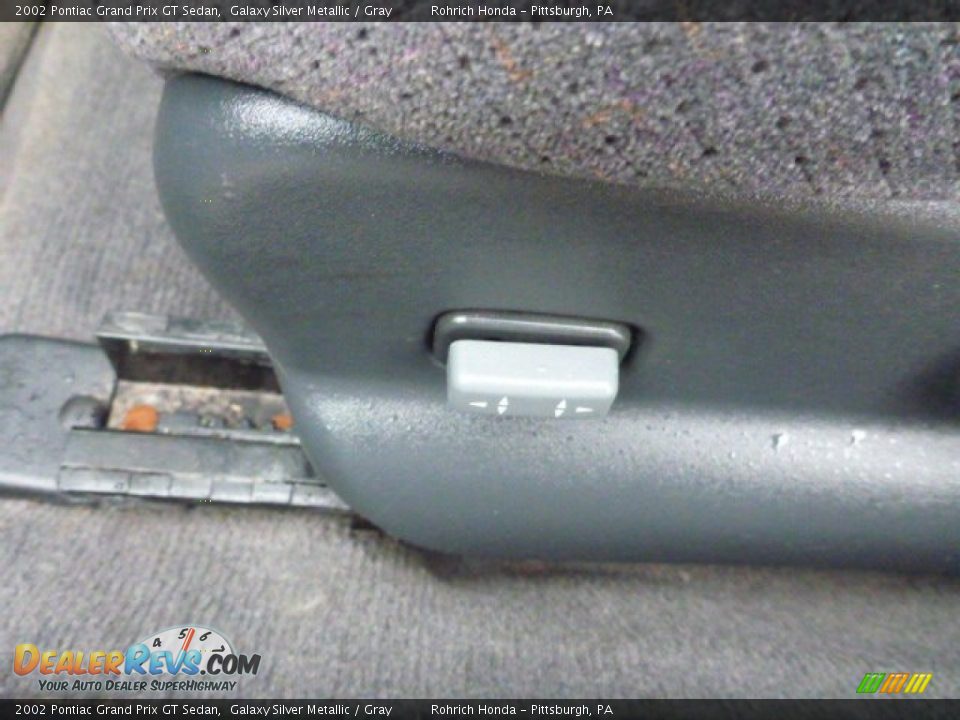 2002 Pontiac Grand Prix GT Sedan Galaxy Silver Metallic / Gray Photo #15