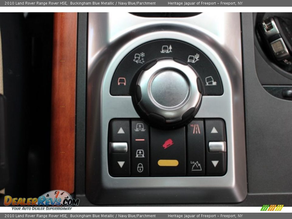 Controls of 2010 Land Rover Range Rover HSE Photo #24