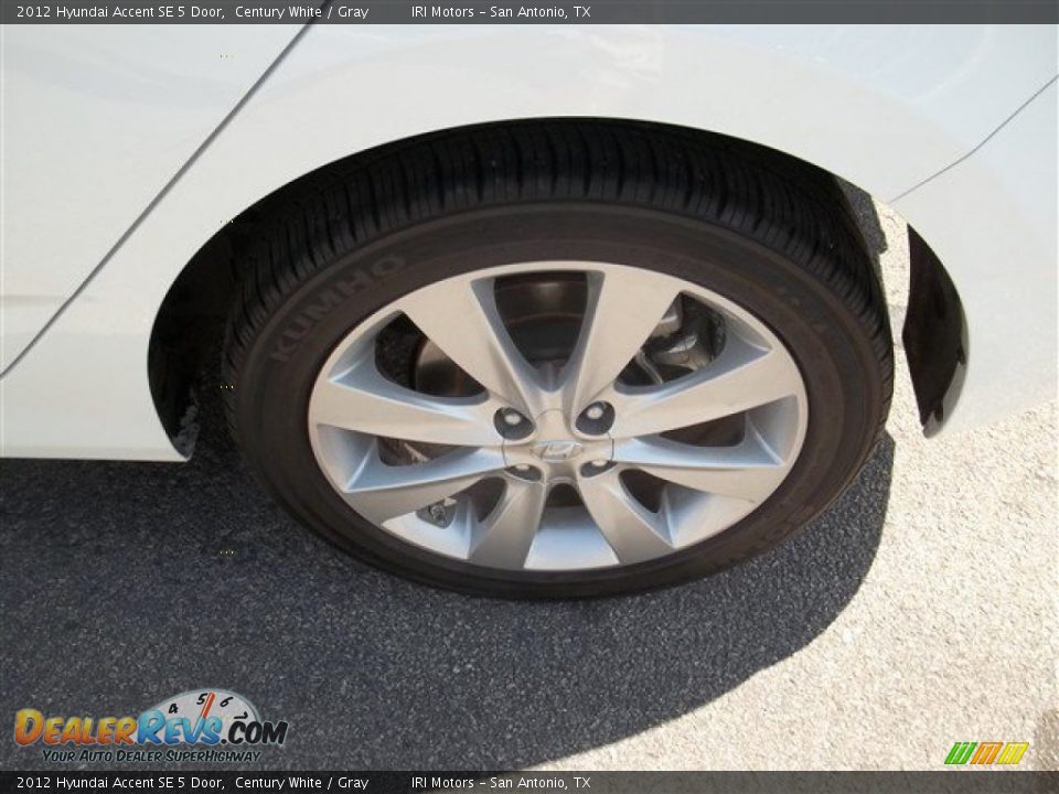 2012 Hyundai Accent SE 5 Door Century White / Gray Photo #10