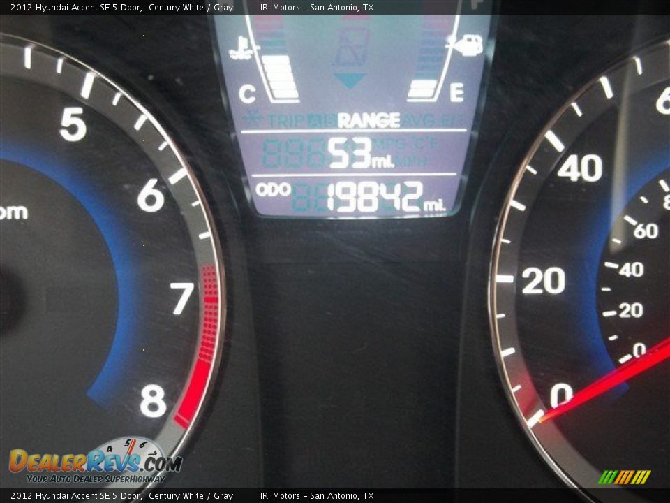 2012 Hyundai Accent SE 5 Door Century White / Gray Photo #16