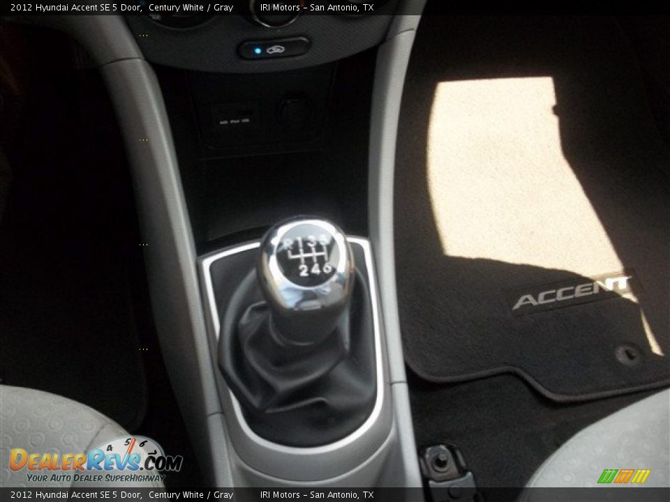 2012 Hyundai Accent SE 5 Door Century White / Gray Photo #18