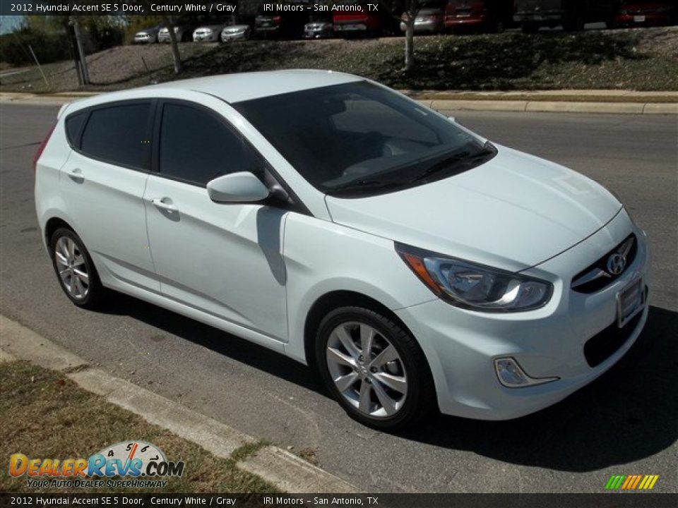 2012 Hyundai Accent SE 5 Door Century White / Gray Photo #24