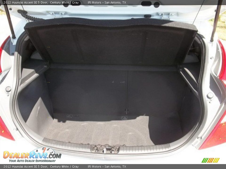2012 Hyundai Accent SE 5 Door Century White / Gray Photo #27