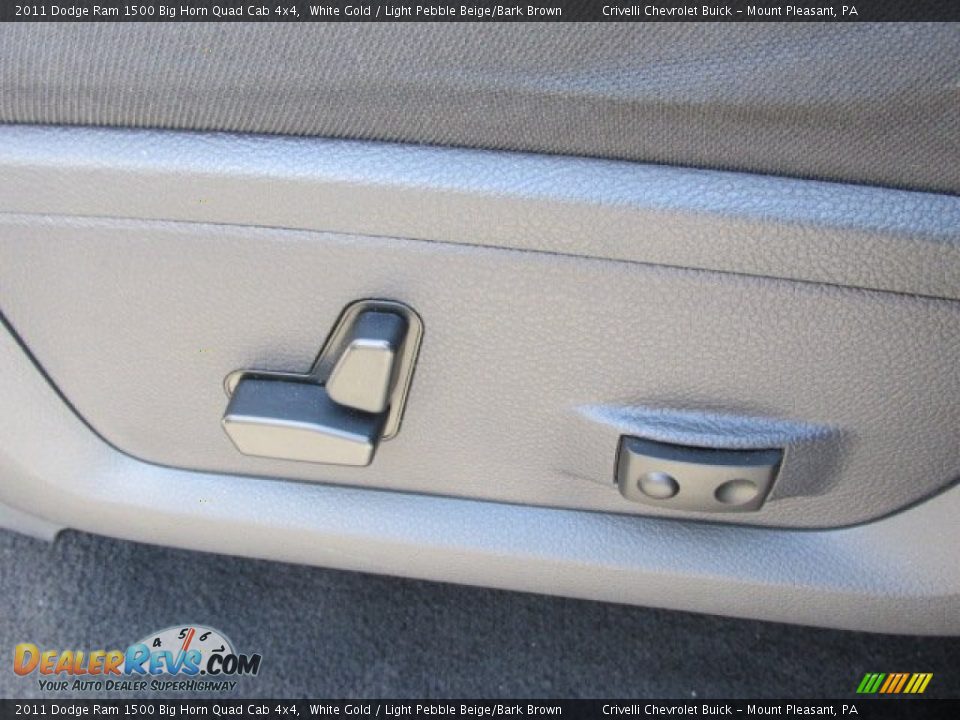 2011 Dodge Ram 1500 Big Horn Quad Cab 4x4 White Gold / Light Pebble Beige/Bark Brown Photo #17