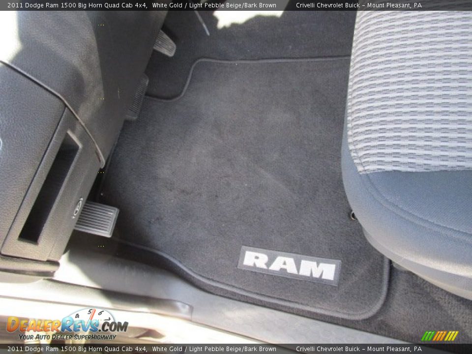 2011 Dodge Ram 1500 Big Horn Quad Cab 4x4 White Gold / Light Pebble Beige/Bark Brown Photo #18