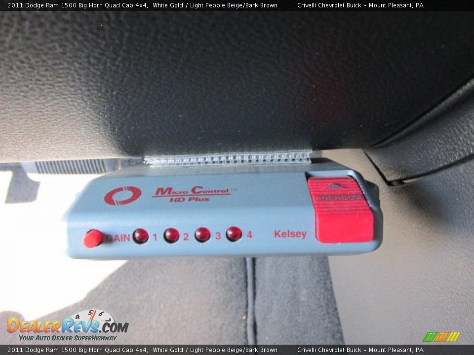 2011 Dodge Ram 1500 Big Horn Quad Cab 4x4 White Gold / Light Pebble Beige/Bark Brown Photo #22