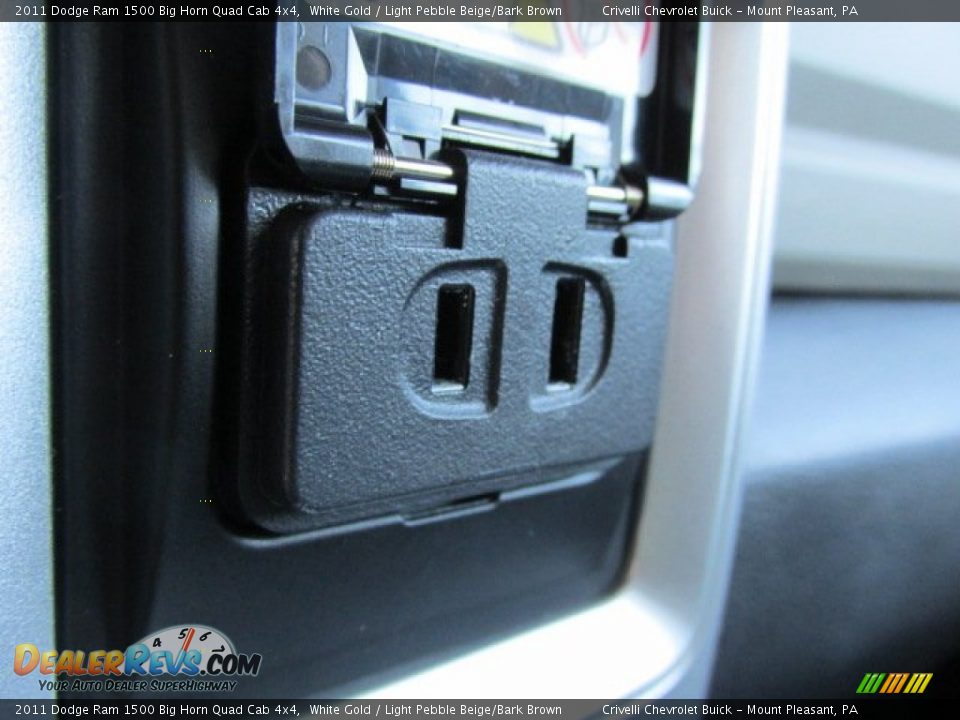 2011 Dodge Ram 1500 Big Horn Quad Cab 4x4 White Gold / Light Pebble Beige/Bark Brown Photo #32