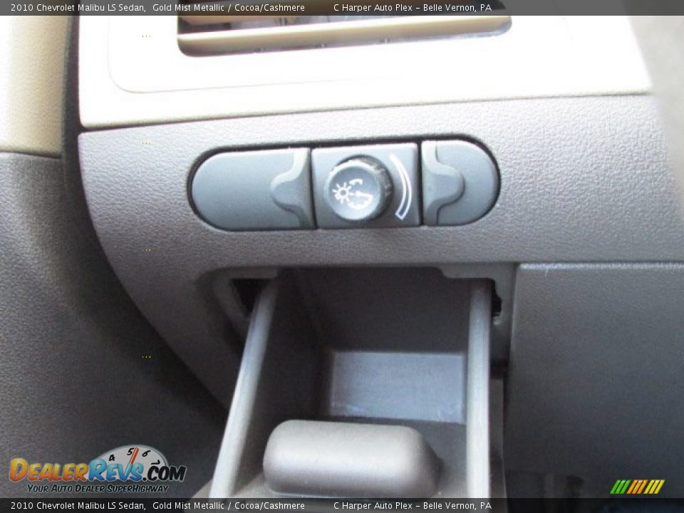 2010 Chevrolet Malibu LS Sedan Gold Mist Metallic / Cocoa/Cashmere Photo #19
