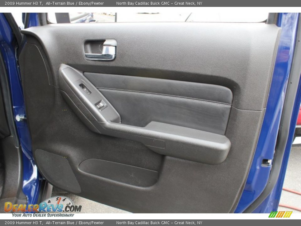 Door Panel of 2009 Hummer H3 T Photo #9