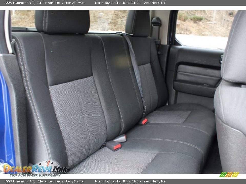 Rear Seat of 2009 Hummer H3 T Photo #13