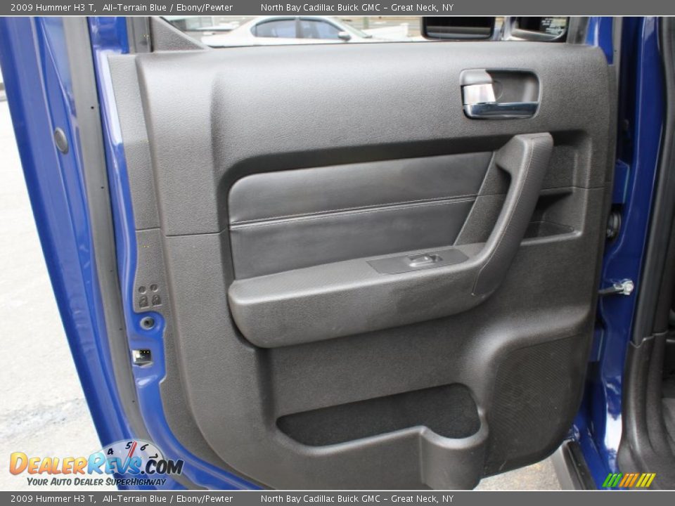 Door Panel of 2009 Hummer H3 T Photo #16