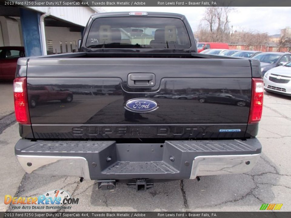 2013 Ford F250 Super Duty XLT SuperCab 4x4 Tuxedo Black Metallic / Adobe Photo #7