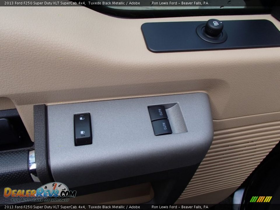 2013 Ford F250 Super Duty XLT SuperCab 4x4 Tuxedo Black Metallic / Adobe Photo #15