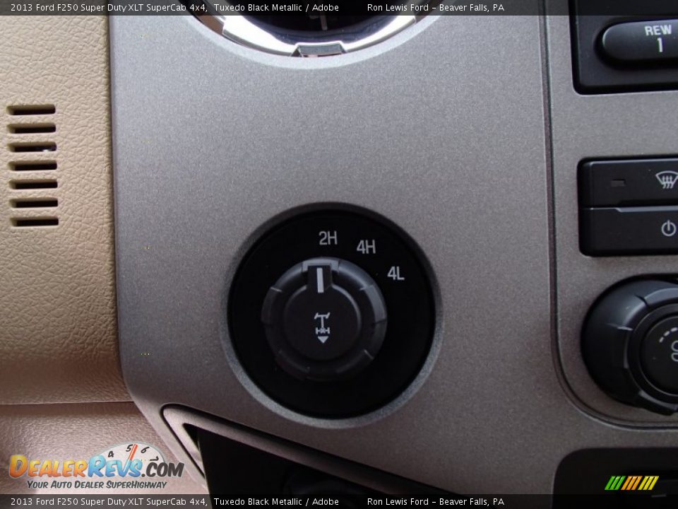 2013 Ford F250 Super Duty XLT SuperCab 4x4 Tuxedo Black Metallic / Adobe Photo #17