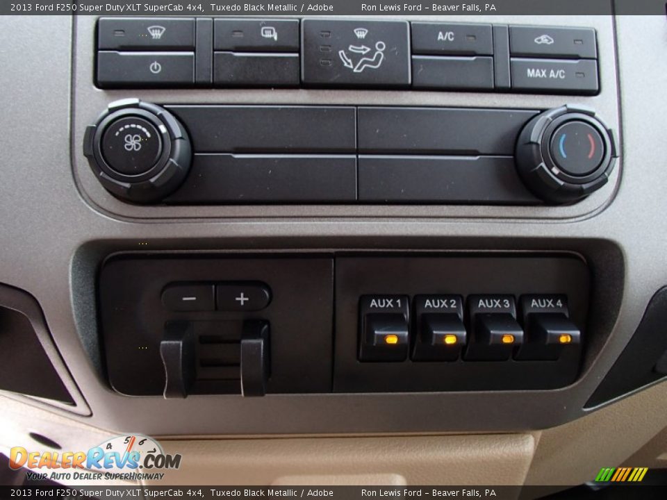 Controls of 2013 Ford F250 Super Duty XLT SuperCab 4x4 Photo #18