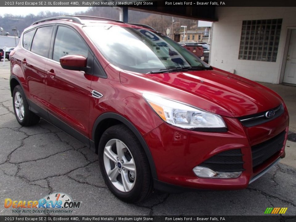 Front 3/4 View of 2013 Ford Escape SE 2.0L EcoBoost 4WD Photo #2