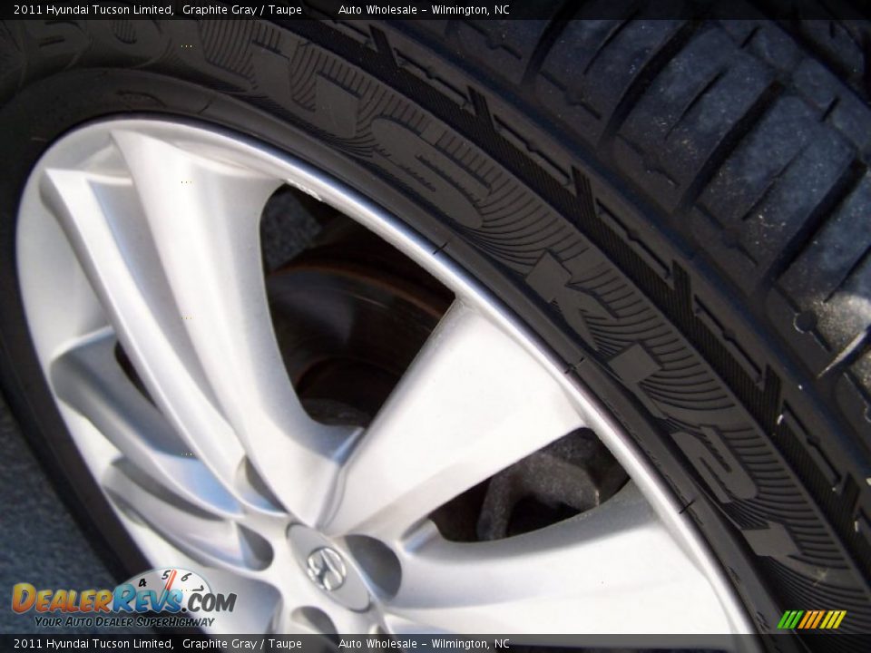 2011 Hyundai Tucson Limited Graphite Gray / Taupe Photo #9