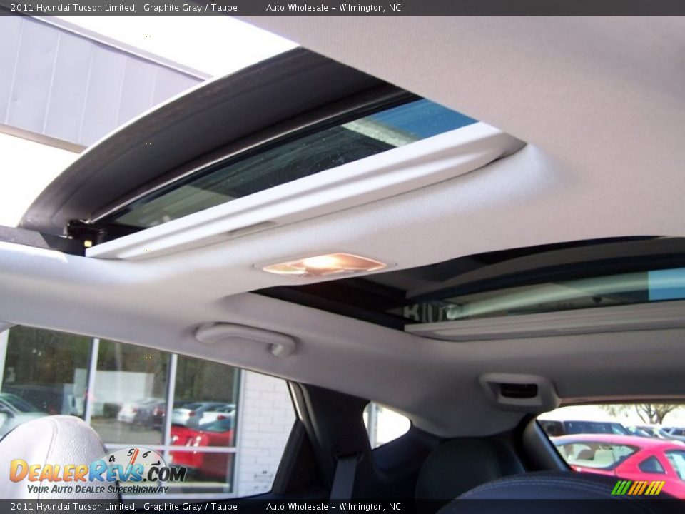 2011 Hyundai Tucson Limited Graphite Gray / Taupe Photo #12