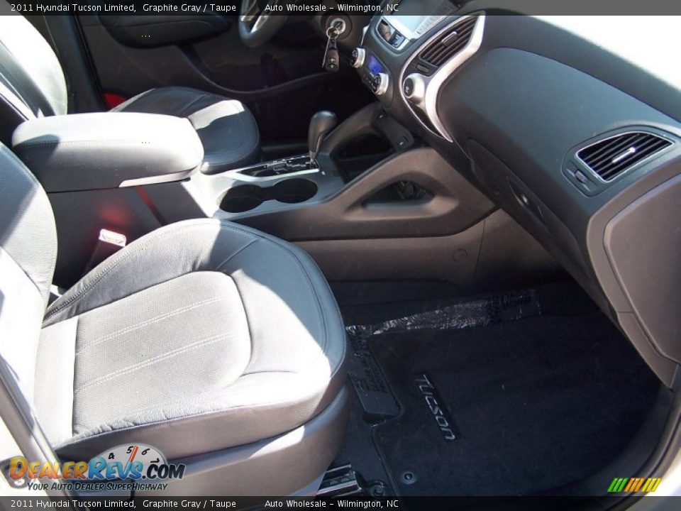 2011 Hyundai Tucson Limited Graphite Gray / Taupe Photo #14