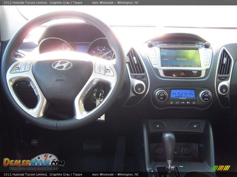 2011 Hyundai Tucson Limited Graphite Gray / Taupe Photo #16