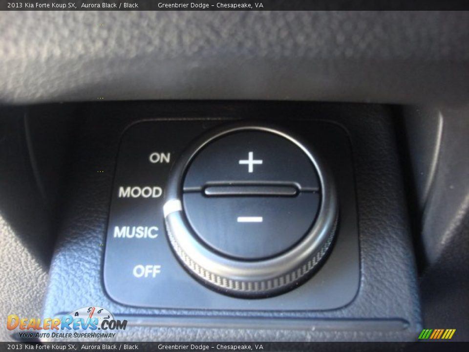 Controls of 2013 Kia Forte Koup SX Photo #20