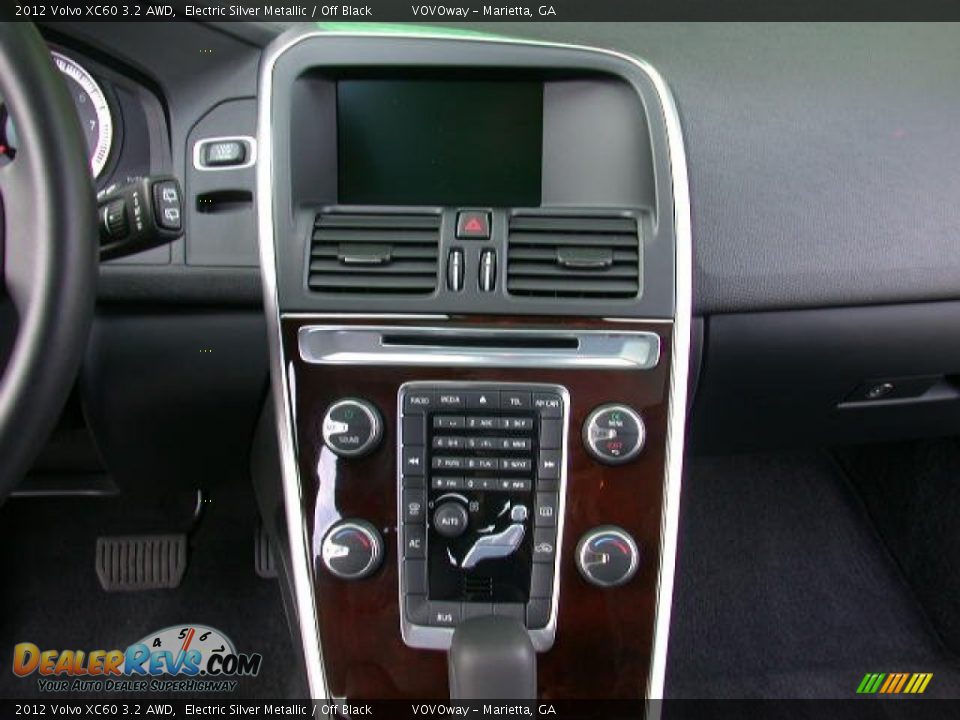 Controls of 2012 Volvo XC60 3.2 AWD Photo #22