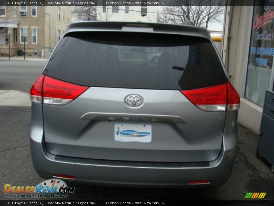2011 Toyota Sienna LE Silver Sky Metallic / Light Gray Photo #5