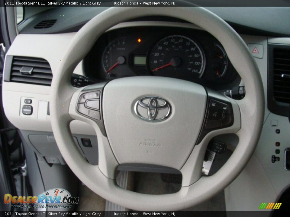 2011 Toyota Sienna LE Silver Sky Metallic / Light Gray Photo #10