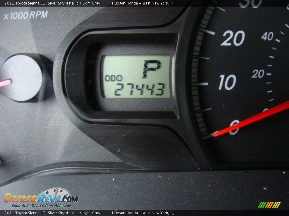 2011 Toyota Sienna LE Silver Sky Metallic / Light Gray Photo #11