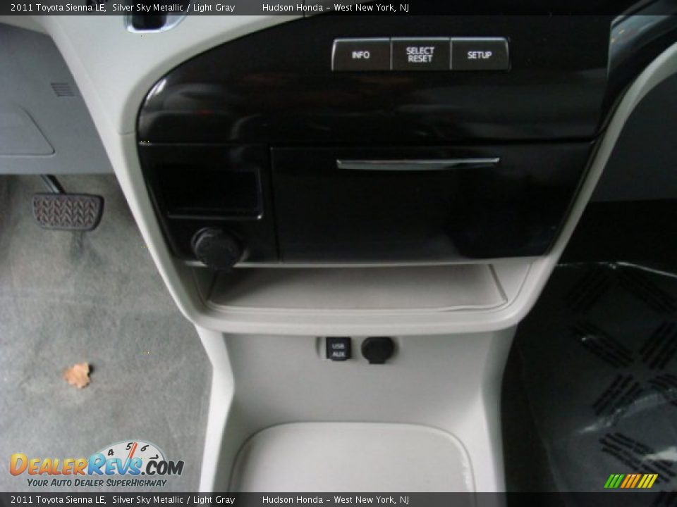 2011 Toyota Sienna LE Silver Sky Metallic / Light Gray Photo #13