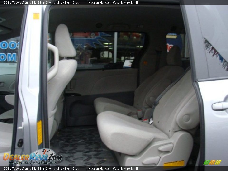 2011 Toyota Sienna LE Silver Sky Metallic / Light Gray Photo #14