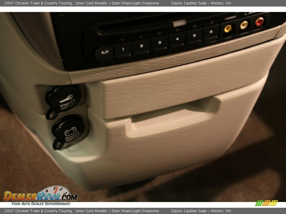 2007 Chrysler Town & Country Touring Linen Gold Metallic / Dark Khaki/Light Graystone Photo #11