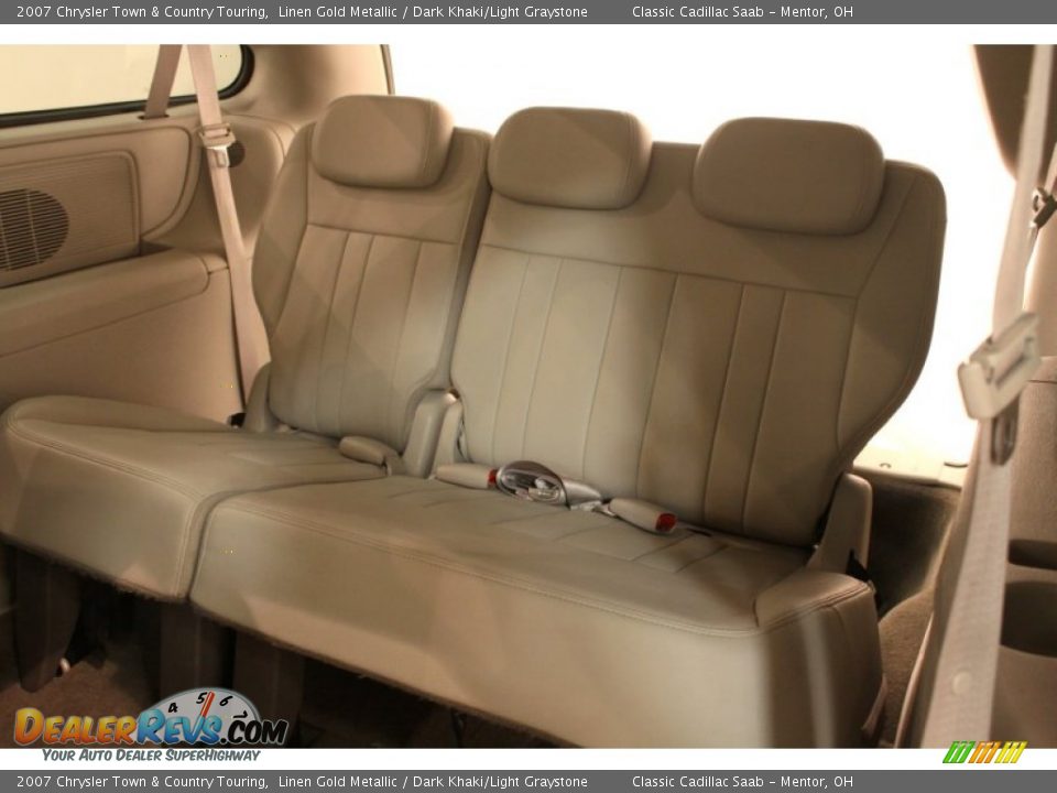 2007 Chrysler Town & Country Touring Linen Gold Metallic / Dark Khaki/Light Graystone Photo #16