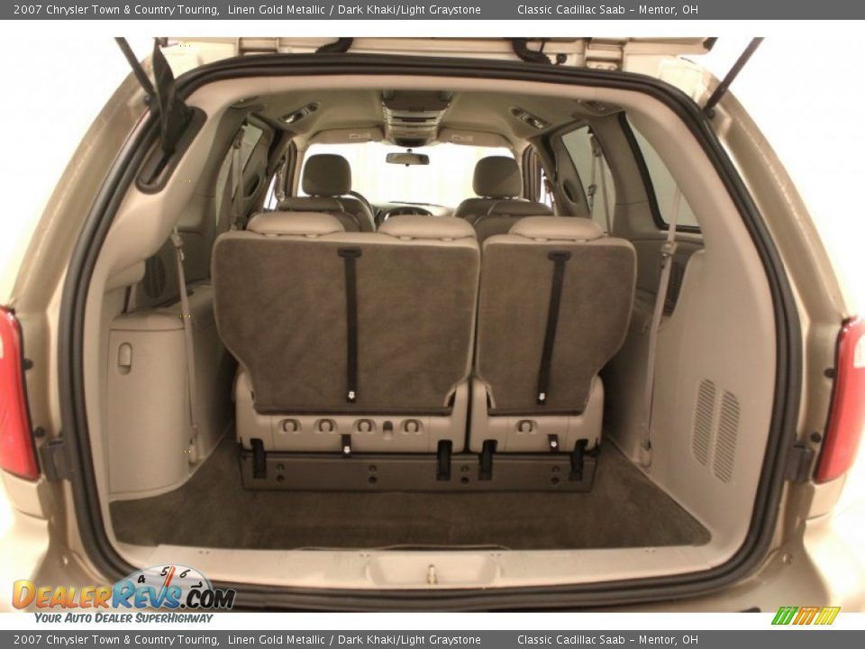 2007 Chrysler Town & Country Touring Linen Gold Metallic / Dark Khaki/Light Graystone Photo #18