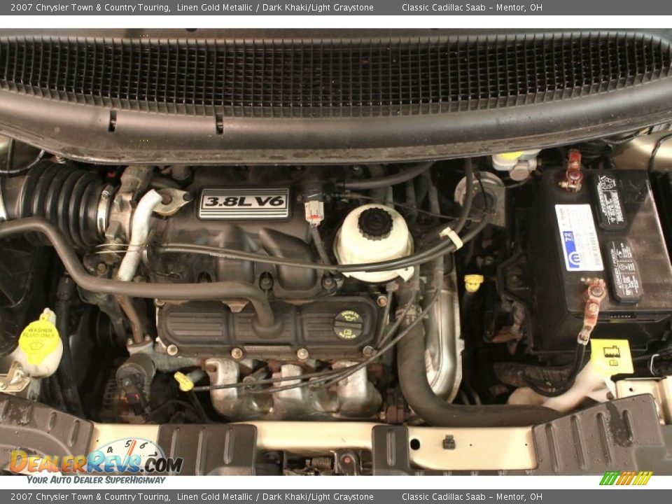 2007 Chrysler Town & Country Touring Linen Gold Metallic / Dark Khaki/Light Graystone Photo #19