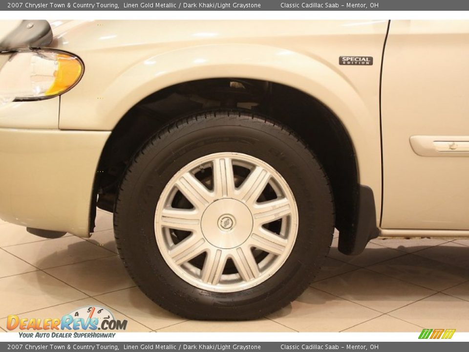 2007 Chrysler Town & Country Touring Linen Gold Metallic / Dark Khaki/Light Graystone Photo #20