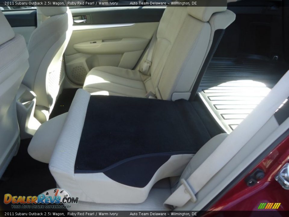 2011 Subaru Outback 2.5i Wagon Ruby Red Pearl / Warm Ivory Photo #17