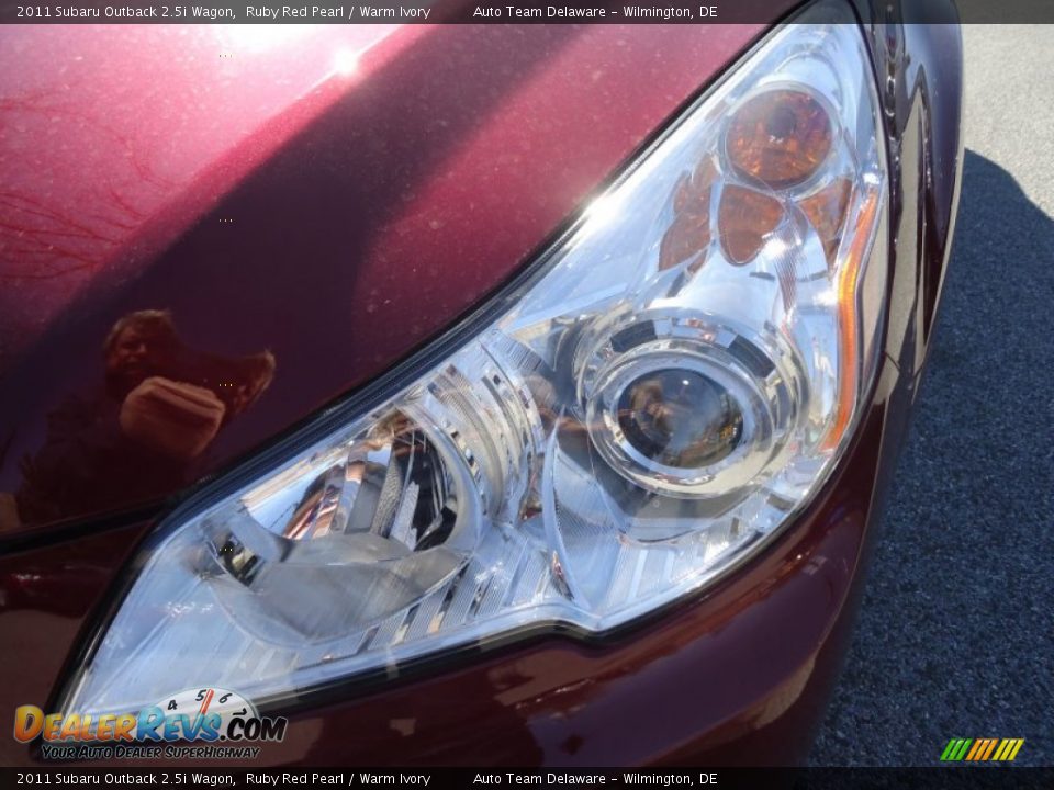 2011 Subaru Outback 2.5i Wagon Ruby Red Pearl / Warm Ivory Photo #36