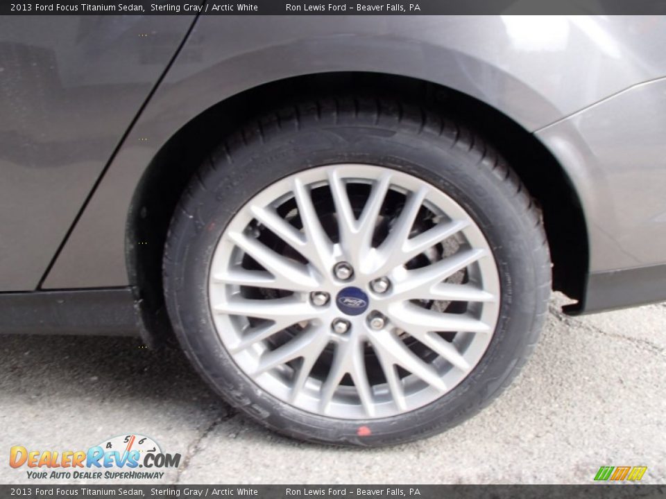 2013 Ford Focus Titanium Sedan Sterling Gray / Arctic White Photo #9