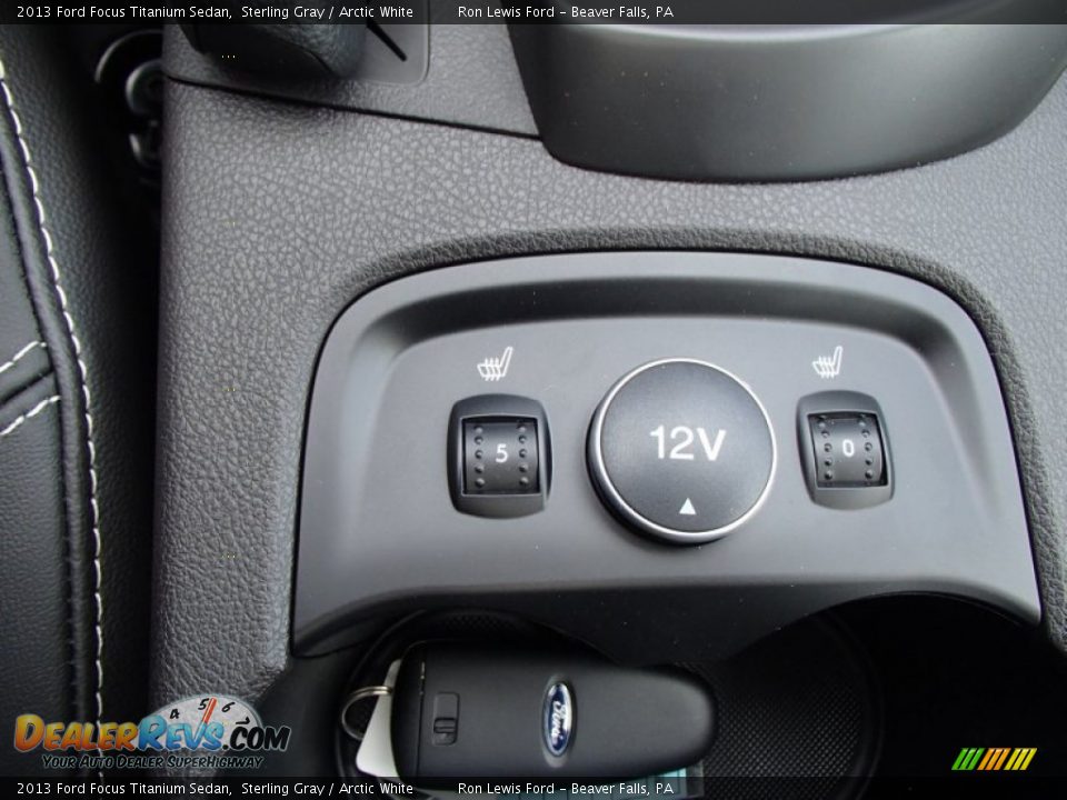 2013 Ford Focus Titanium Sedan Sterling Gray / Arctic White Photo #18