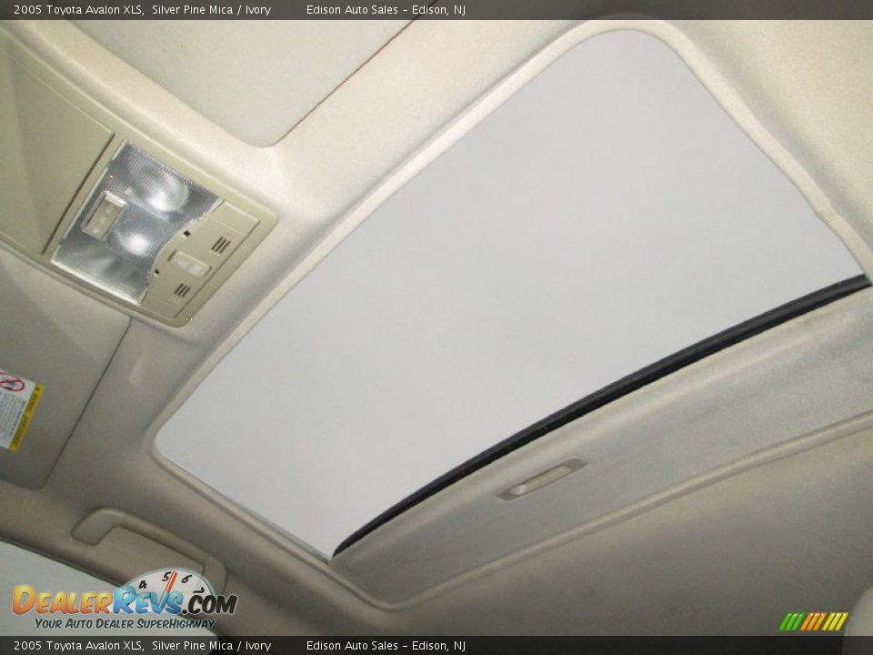 Sunroof of 2005 Toyota Avalon XLS Photo #19