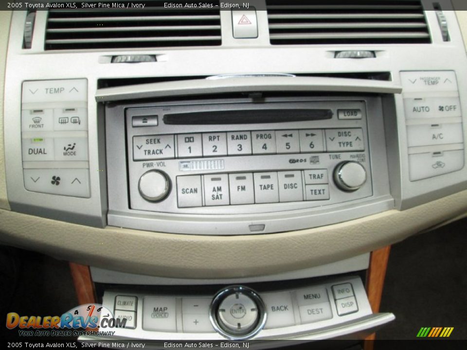 Controls of 2005 Toyota Avalon XLS Photo #20