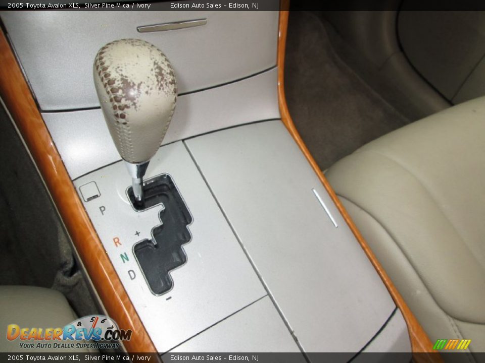2005 Toyota Avalon XLS Shifter Photo #21