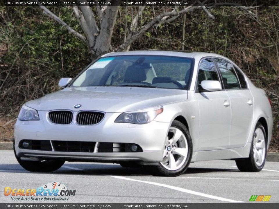 Front 3/4 View of 2007 BMW 5 Series 525i Sedan Photo #6